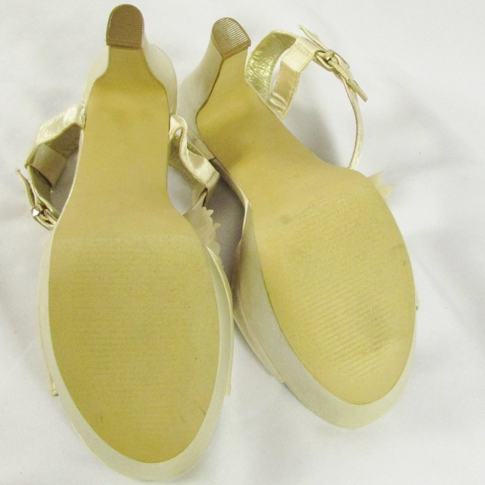 Madden Girl MADDEY Gold T-Strap Flower Front Heels - Picture 9 of 10
